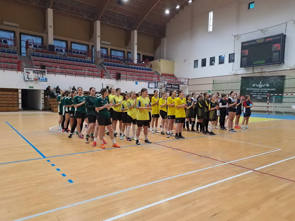 Zdjęcie Halowa dz MNS 2023 (1)ce87e650-69c7-4f9e-afc5-7ea835e90f57.jpg w galerii Mistrzostwa Nowego Sącza - Halowa Piłka Nożna Dziewcząt